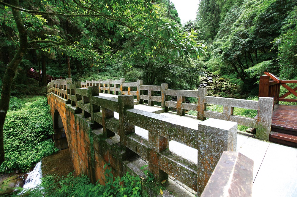 阿里山新八景-神怡流瀑